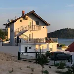 شقة Ruza